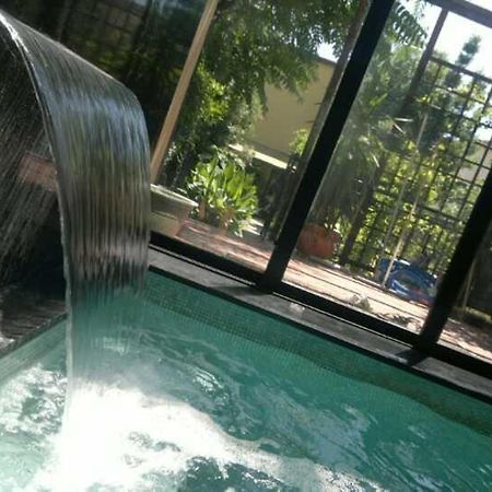 La Casa Con Piscina Riscaldata Interna Anna Luxury Garden Appartement Pisa Buitenkant foto