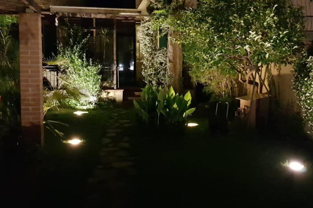 La Casa Con Piscina Riscaldata Interna Anna Luxury Garden Appartement Pisa Buitenkant foto