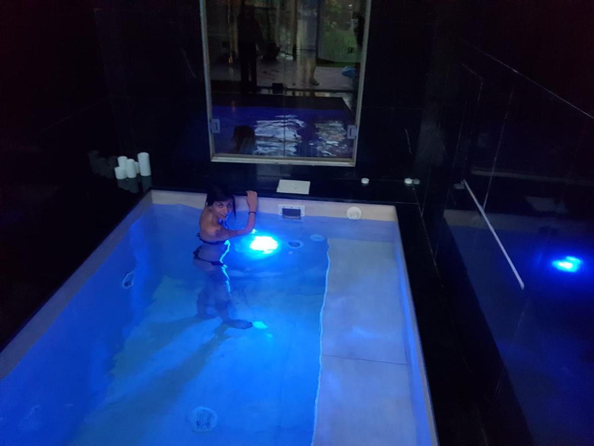 La Casa Con Piscina Riscaldata Interna Anna Luxury Garden Appartement Pisa Buitenkant foto