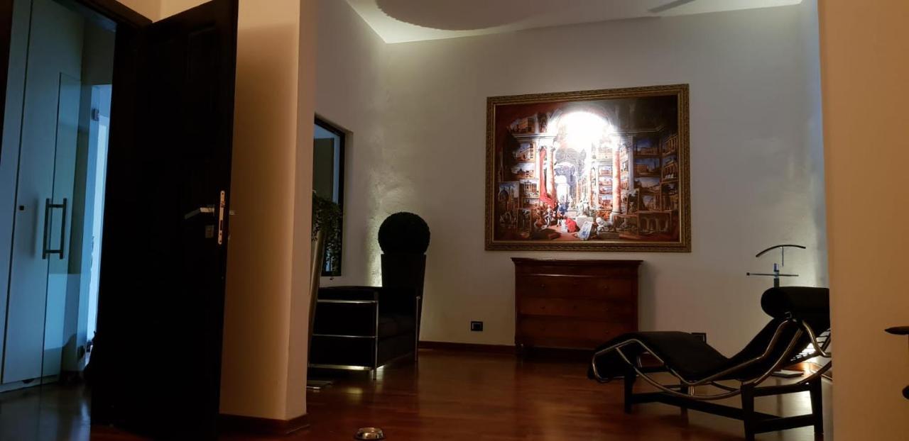 La Casa Con Piscina Riscaldata Interna Anna Luxury Garden Appartement Pisa Buitenkant foto